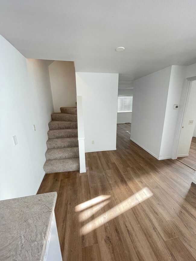 Building Photo - AVAILABLE NOW - New Renovation - 2 Bed 1 Bath