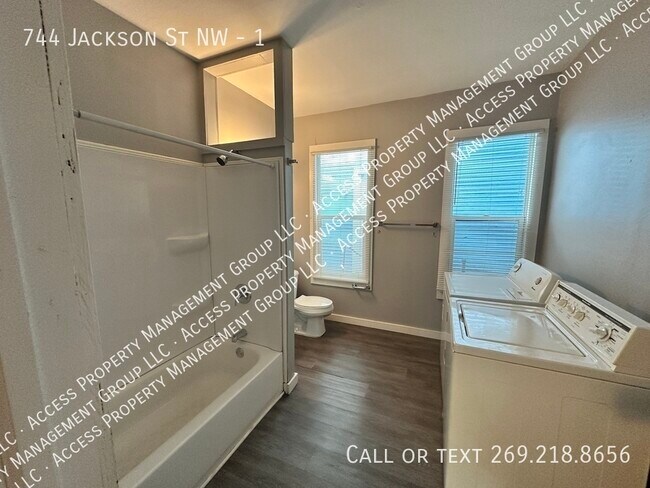 Building Photo - 744 Jackson St NW