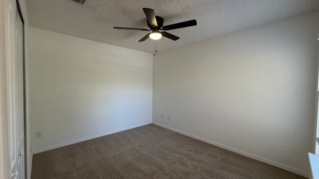 Building Photo - Spacious 3-Bed, 2.5-Bath Townhome in a Quiet Location!