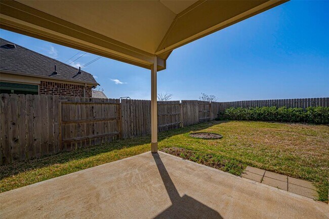 Building Photo - 2011 Village Orchard Ln