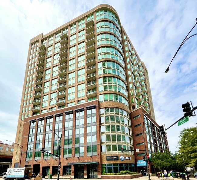 Building Photo - 600 N Kingsbury St