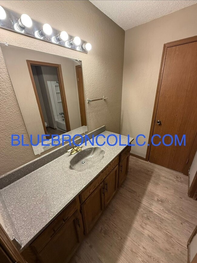 Building Photo - great price for a 2 bedroom townhome, easy access to highway.