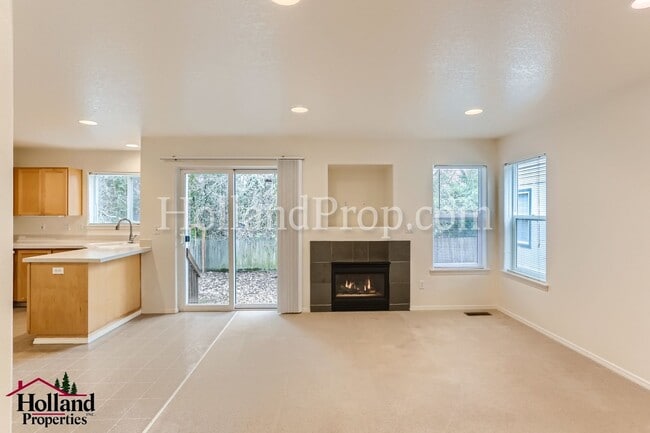 Building Photo - 3060-3062 Lazy River Dr