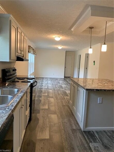 Building Photo - 3735 Oakwood Dr