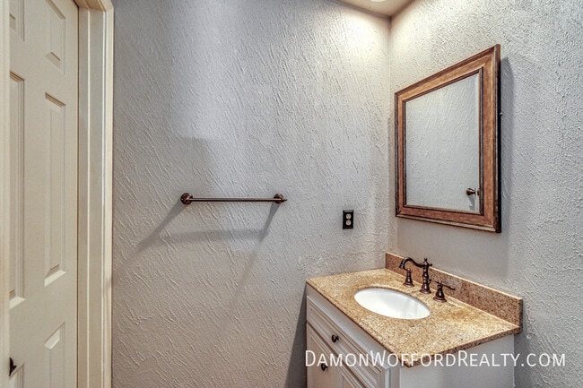 Building Photo - 1435 Roxbury Ct