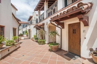 Building Photo - Downtown Luxury 1 BDRM w/ One Car Garage!
