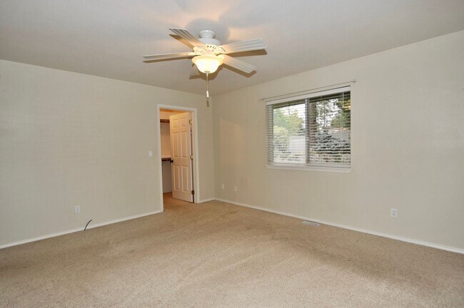 Building Photo - Best Hill Meadows Community- 3 bed 2 bath ...