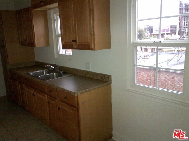 Building Photo - 5320 W Olympic Blvd