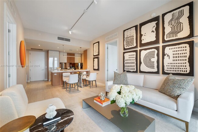 Building Photo - 2831 S Bayshore Dr