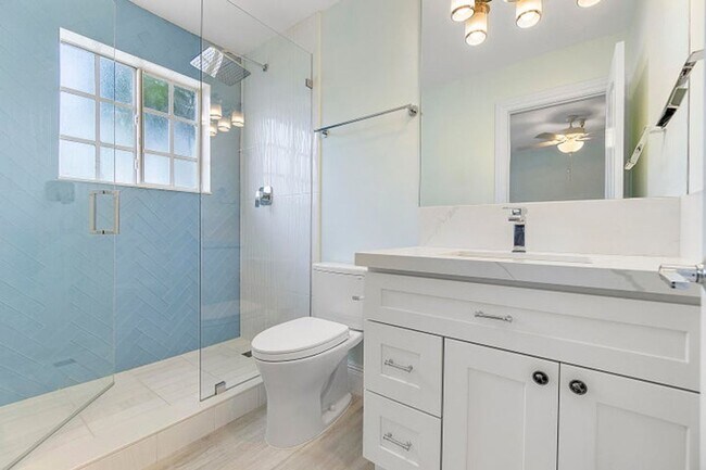 Building Photo - 123 Yacht Club Way