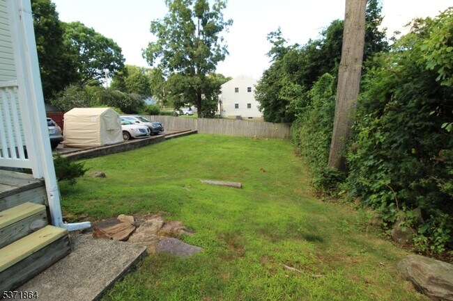 Building Photo - 30 White Meadow Ave