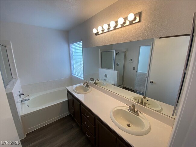 Building Photo - 9633 Rancho Palmas Dr