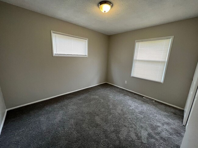 Building Photo - Cozy 3 Bed, 1 Bath Home!