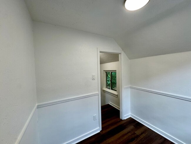 Building Photo - Adorable 2 Bed 1 Bath Home in Brookline W/dedicated office/library space!