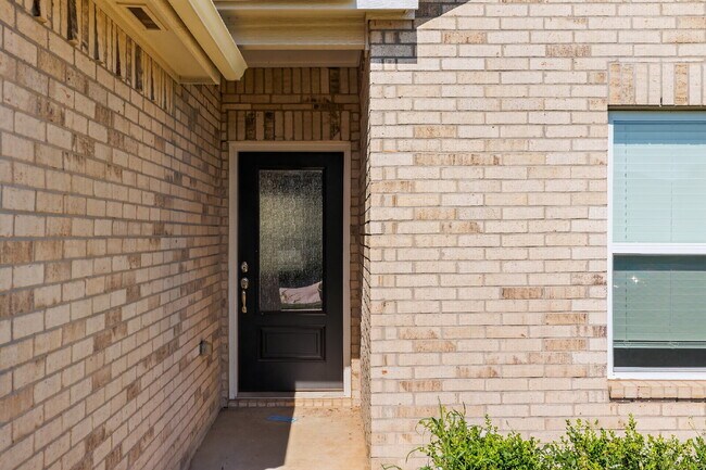 Building Photo - Spacious 4BR/2.5BA Home in El Reno — 2,213 Sq Ft, Move-In Ready