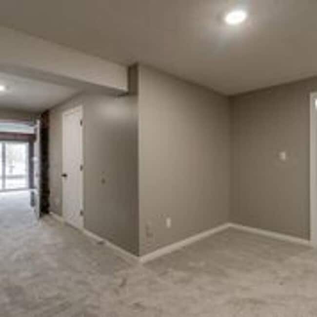 Building Photo - 1510 Woodrail Ave