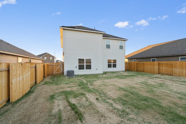 Building Photo - Step into a roomy Elgin residence designed for easy living and everyday convenience.
