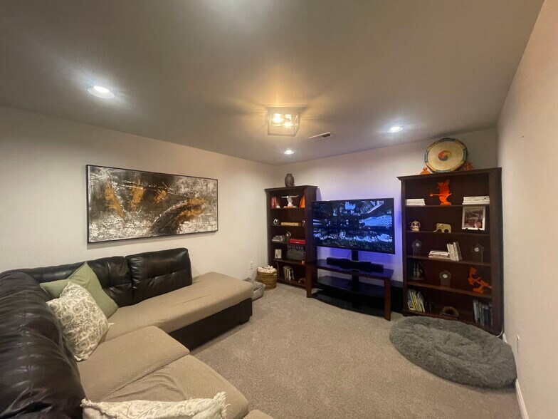 Building Photo - 6502 Summerton Way