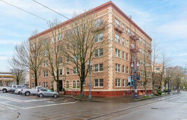 Primary Photo - Charming Goose Hollow Condo – Hardwood Flo...