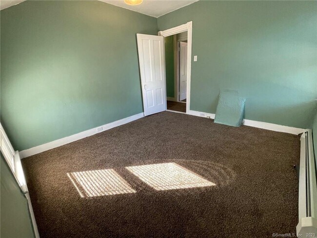 Building Photo - 79 River St