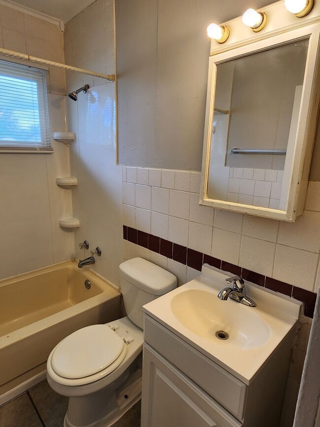 Building Photo - 3 Bedroom Home