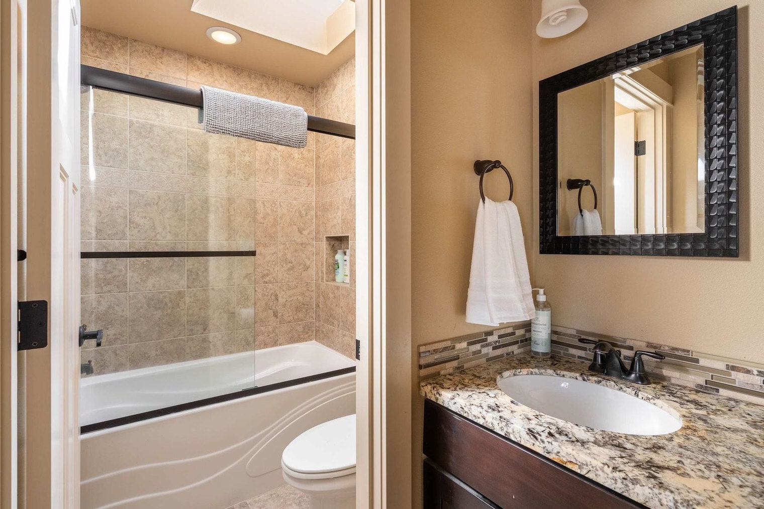 Building Photo - 4622 NE Garfield Ave.