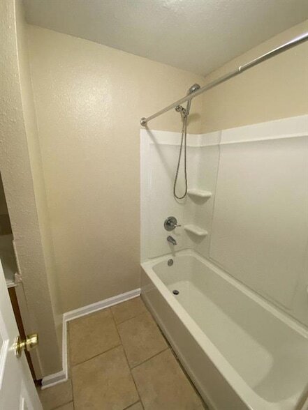 Building Photo - 1361 Westlawn Dr