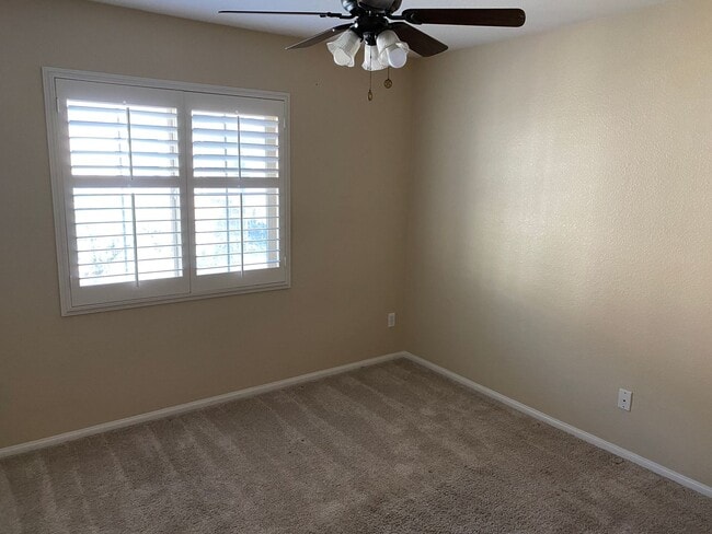 Building Photo - Beautiful Townhouse in Escala