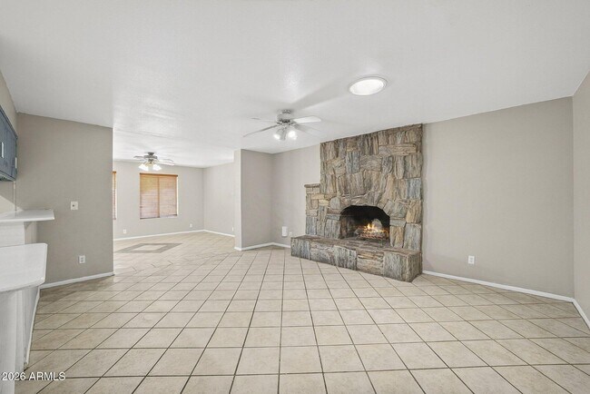 Building Photo - 1137 E Bishop Dr