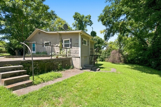 Building Photo - 501 Weakley Ave