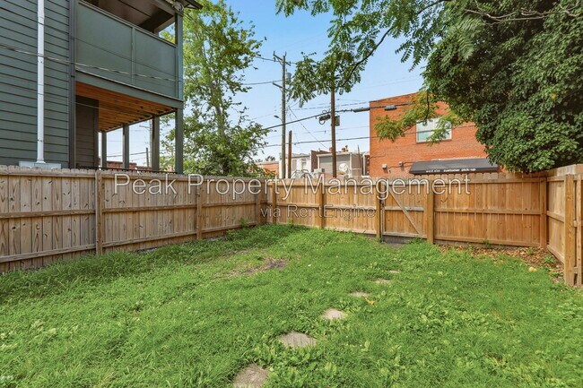 Building Photo - 3120 Parkwood Ave