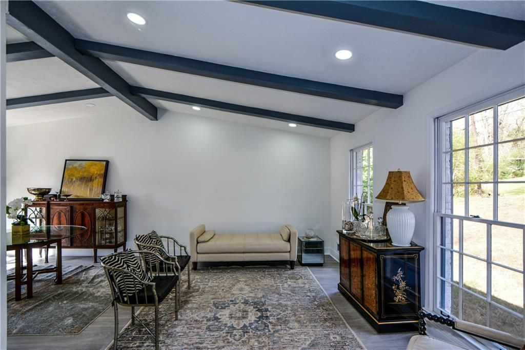 Building Photo - 643 Navarre Dr