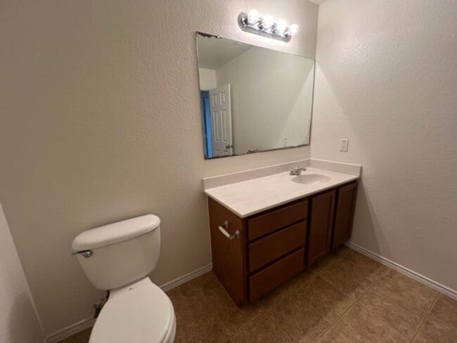 Building Photo - Charming Home Willow Bridge Subdivision