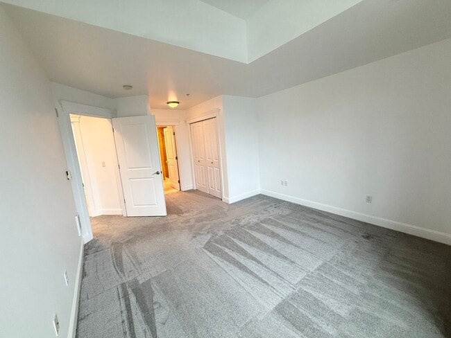 Building Photo - 2BR Condo with Private Patio Near Discovery Park – Blue Heron Community