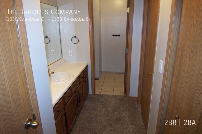 Building Photo - 1330 Carriage Ct