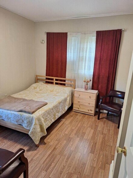 Bedroom - 11 Walnut St