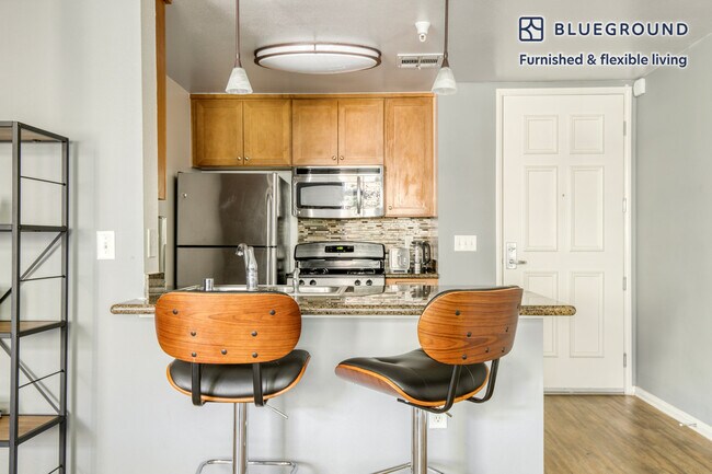 Building Photo - 8601 Lincoln Blvd