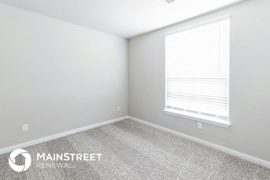 Building Photo - 916 NW 6th St