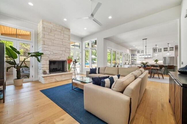 Building Photo - 2600 Arion Cir