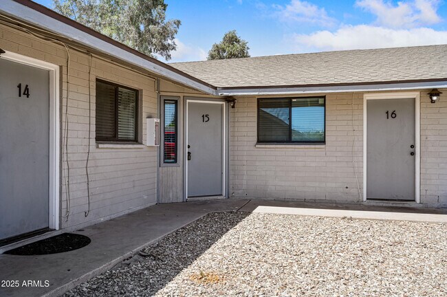 Primary Photo - 1744 W Glendale Ave