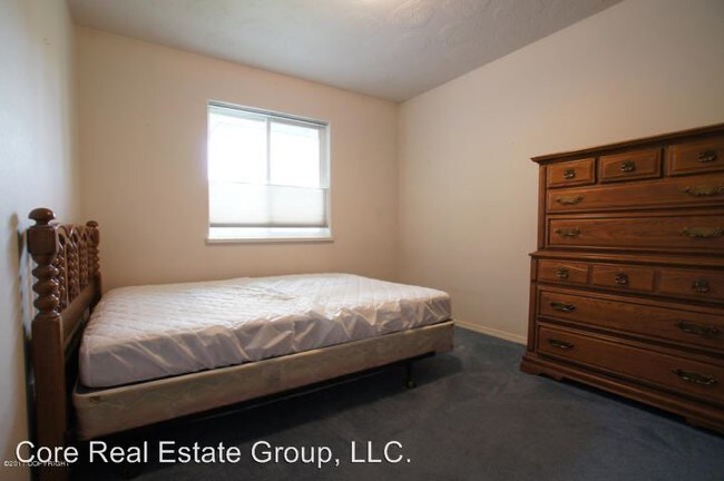 Building Photo - 17049 Meadow Creek Dr