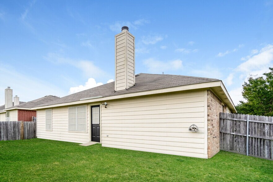 Building Photo - 813 Edgehill Rd