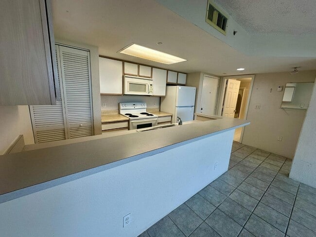 Building Photo - 3675 Seaside Dr