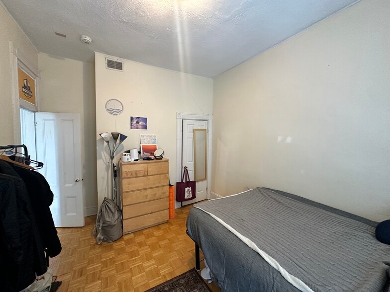 Building Photo - 1464 Tremont St