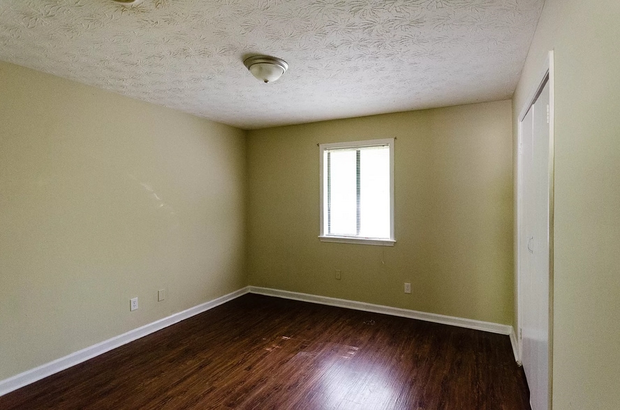 Building Photo - 111 Langford Ct