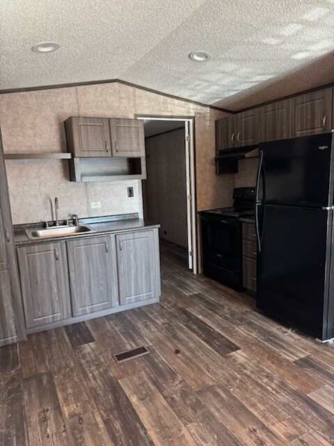 Kitchen - 10810 Hufsmith Rd