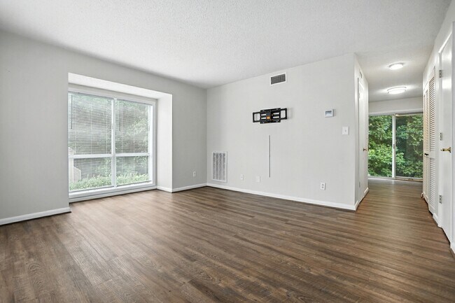 Building Photo - 1101 Surry Ln