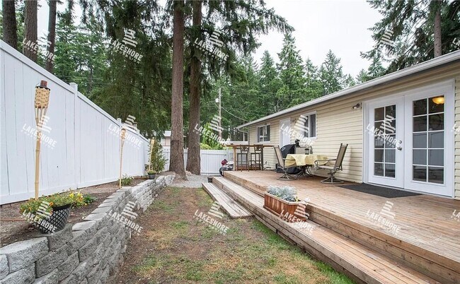 Building Photo - 3 Bed 2 Bath Graham Home w/ Beautiful Kitchen Remodel!