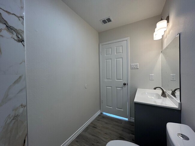 Building Photo - 100 Hillside Rd