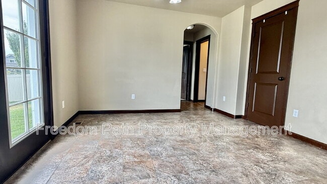Building Photo - 13043 N Zodiac Loop